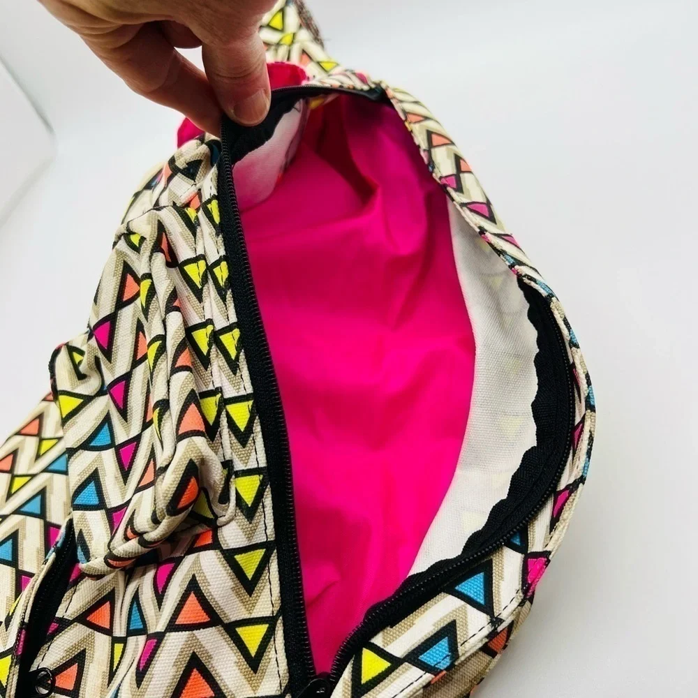 KAVU COLORFUL GEOMETRIC PATTERN SLINGBACK BAG GREAT CONDITION